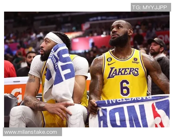 老詹是否该放弃背靠背比赛以保护身体女主持分析其对数据的执念